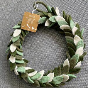Wreath (Home décor)